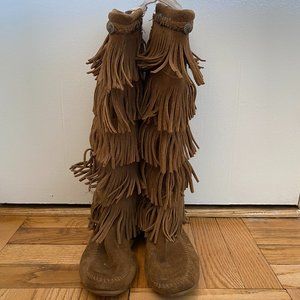 Minnetonka 5-Layer Fringe Boot